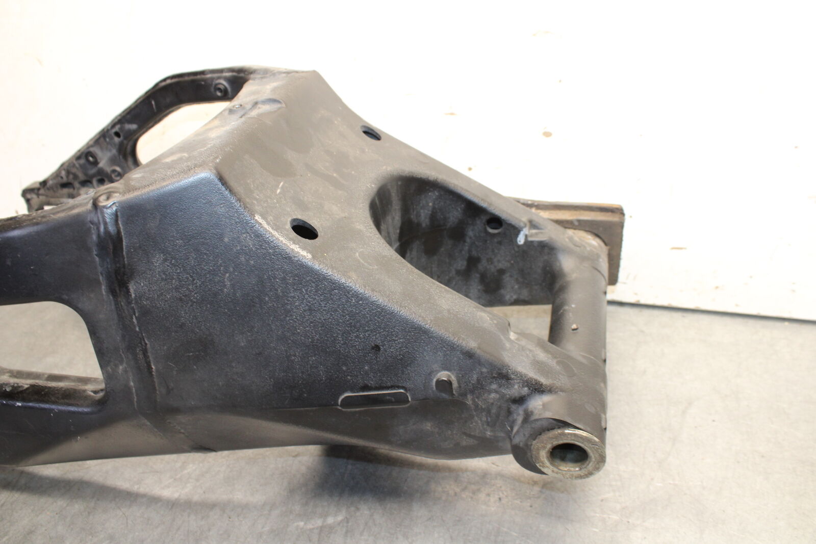 05-06 SUZUKI GSXR1000 REAR SWINGARM SUSPENSION SWING ARM 61000-41G00-YAP BB663