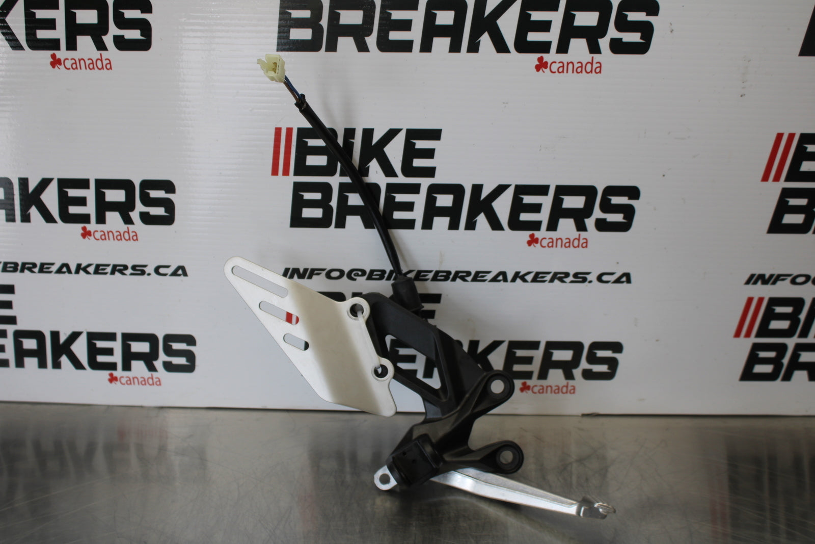 23-24 KAWASAKI NINJA ZX14R RIGHT REARSET REAR SET DRIVER FOOT PEG STOP BB169