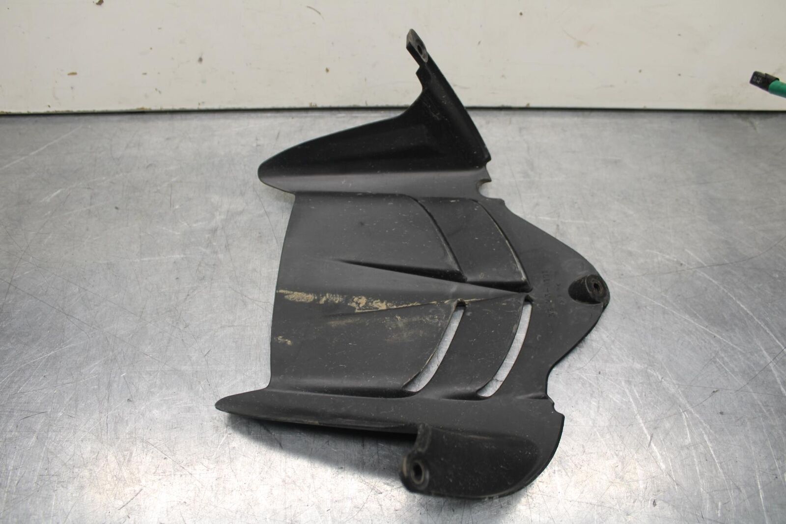 23 KAWASAKI NINJA ZX6R 636 REAR BACK WHEEL TIRE HUGGER FENDER BB609