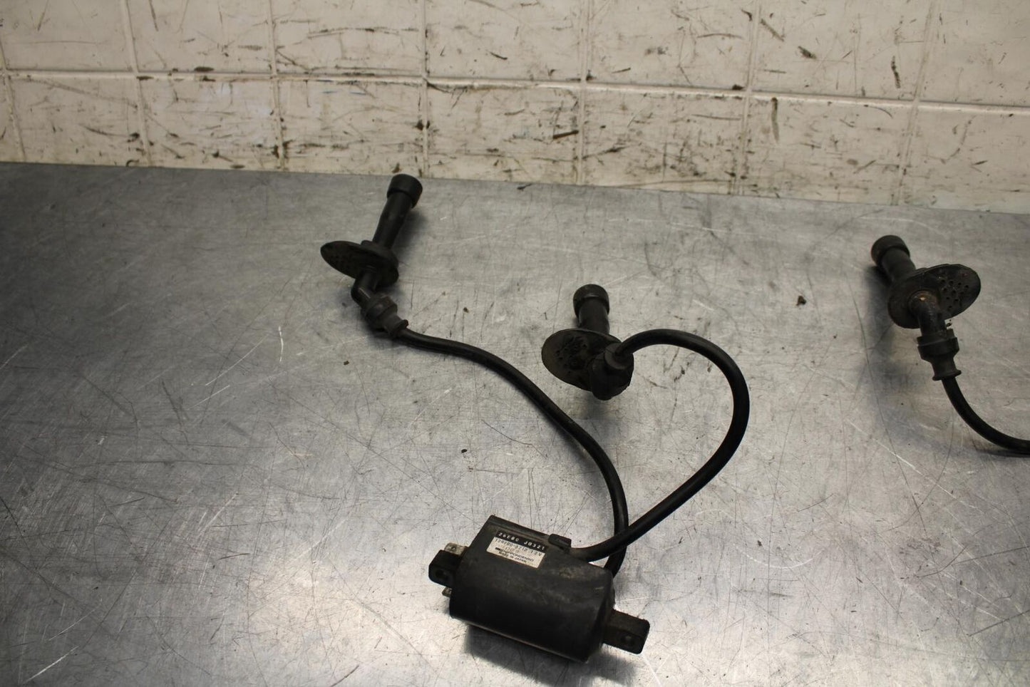1997 Suzuki Bandit 1200 GSF1200S IGNITION COILS COIL SPARK PLUG CAPS BB559