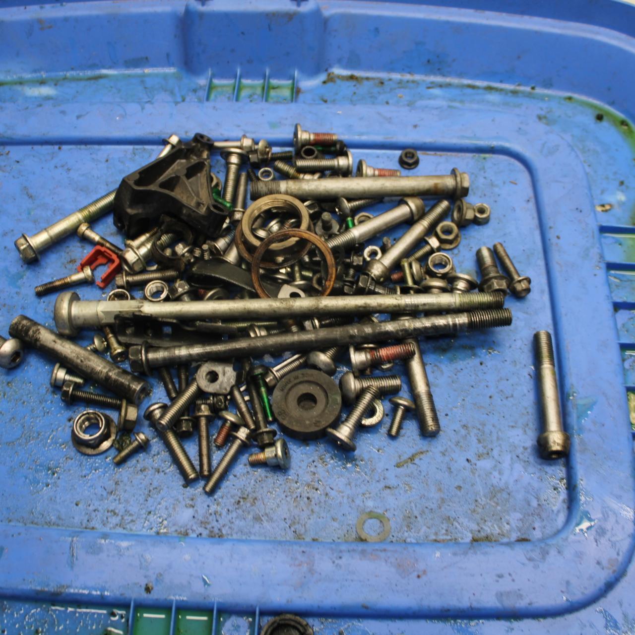 2009 Kawasaki Ninja ZX6R ZX600R LEFTOVER MOUNTING BOLTS HARDWARE  SCREWS BB538