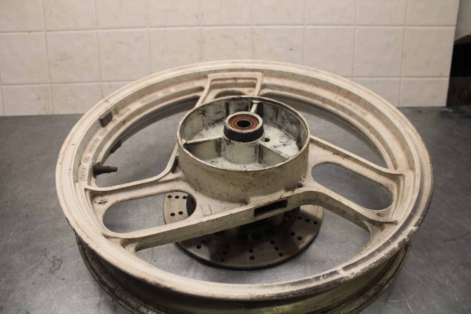 1988 Yamaha FZ600 REAR WHEEL AND ROTOR BACK BRAKE DISC BB601