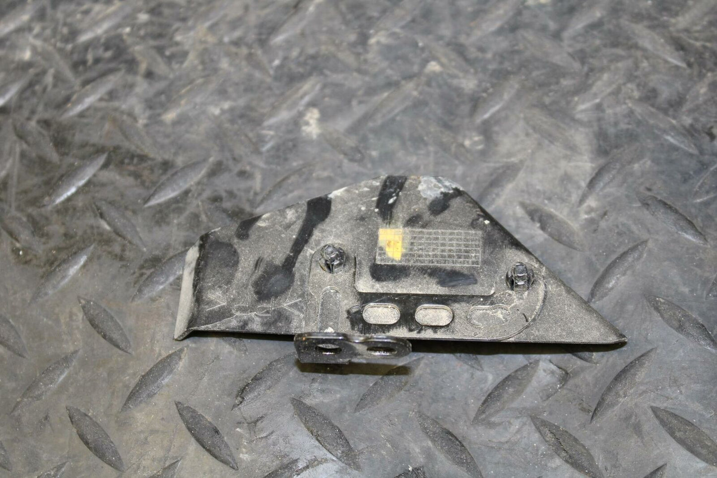 19 YAMAHA YZF R3 HORN SIGNAL BRACKET  BB177