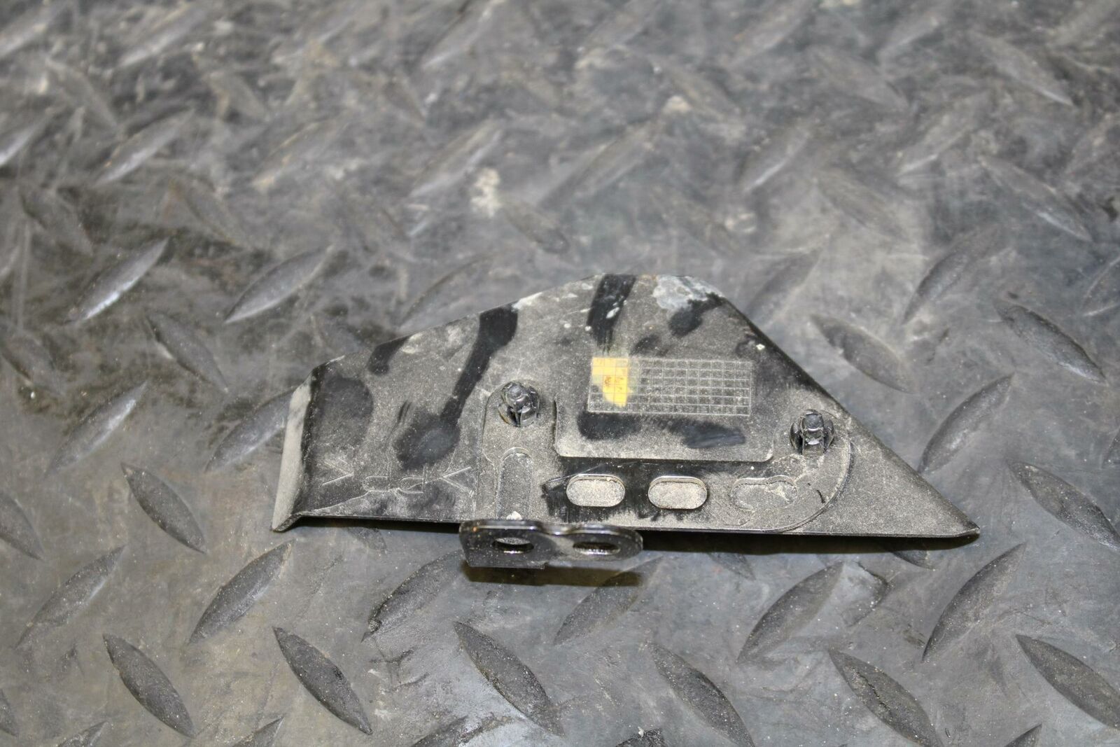 19 YAMAHA YZF R3 HORN SIGNAL BRACKET  BB177