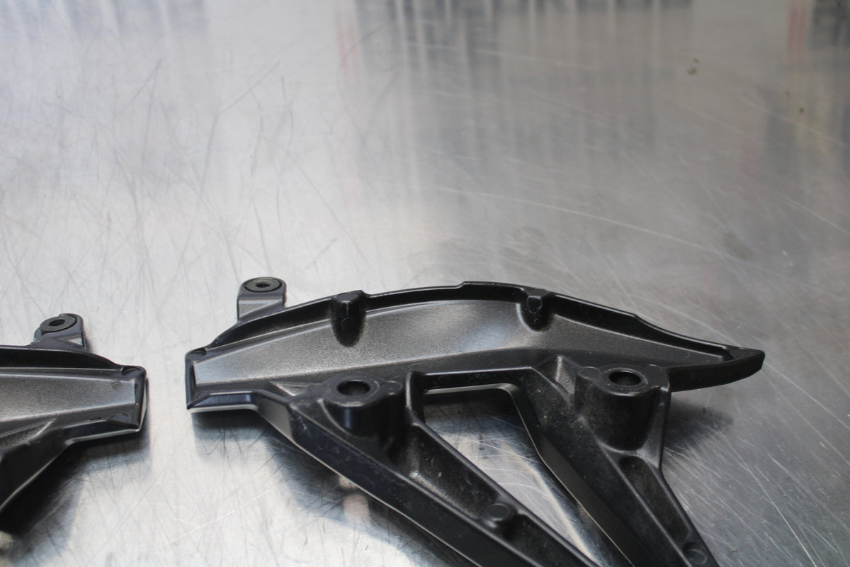 07 KAWASAKI Z1000 REAR BACK PASSENGER PEG SET PAIR BB148