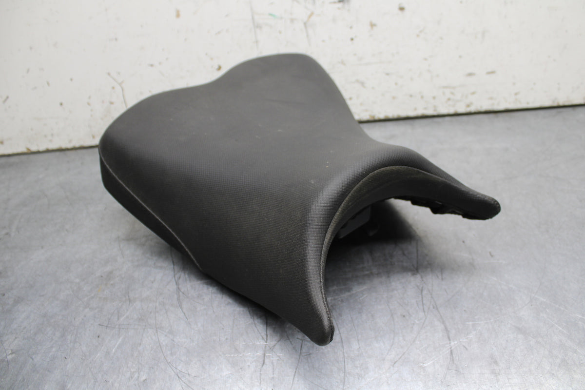 19-22 KAWASAKI Z400 FRONT DRIVERS SEAT PAD SADDLE PILLION BB738