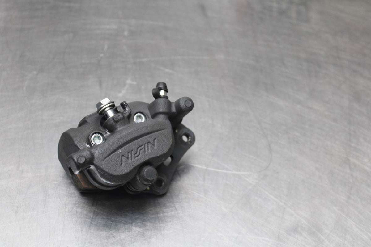 18-26 KAWASAKI Z400 LEFT FRONT BRAKE CALIPER BB852