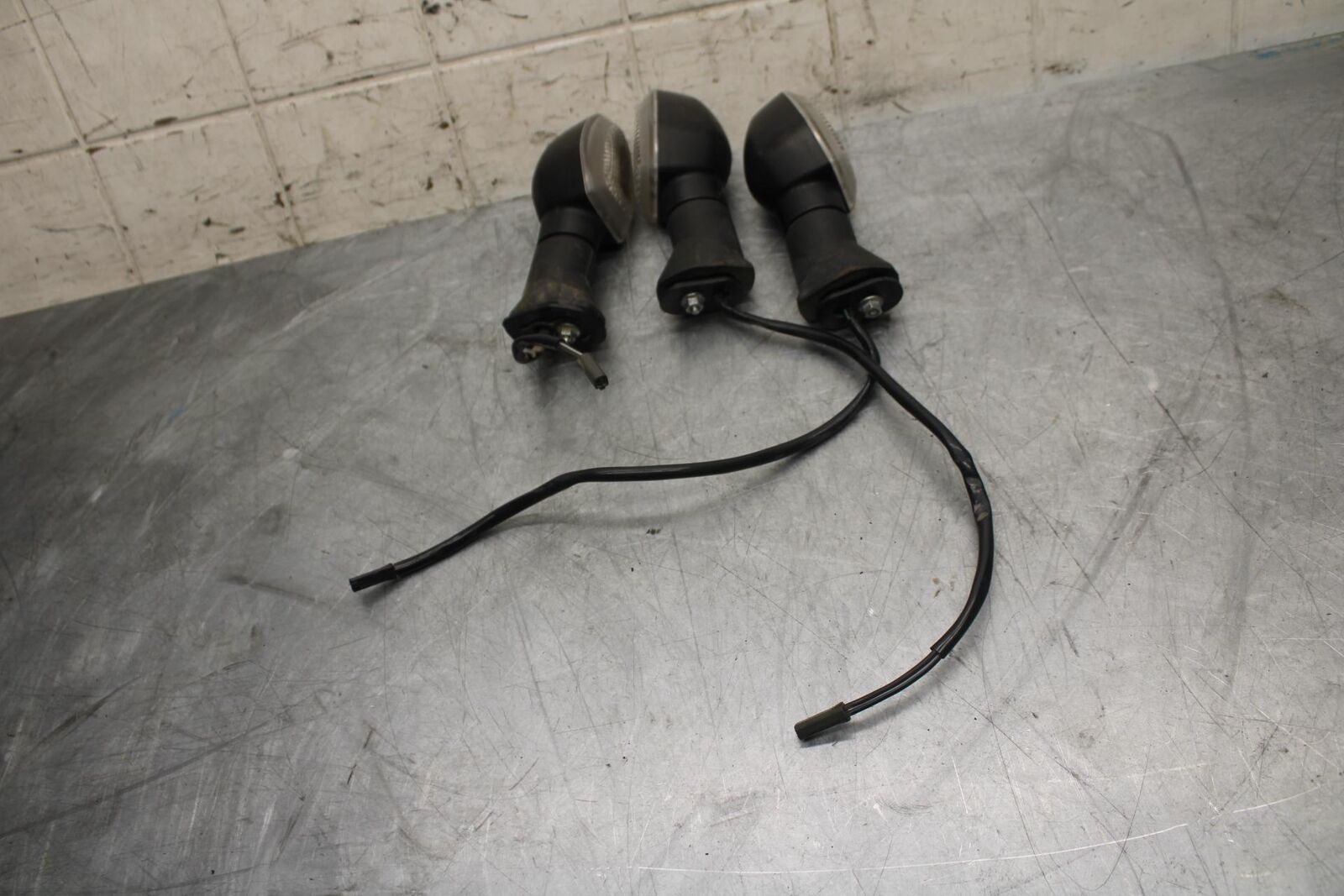 2016 Suzuki Bandit 1250S GSF1250SA ABS REAR LEFT RIGHT TURN SIGNALS LIGHT BB509