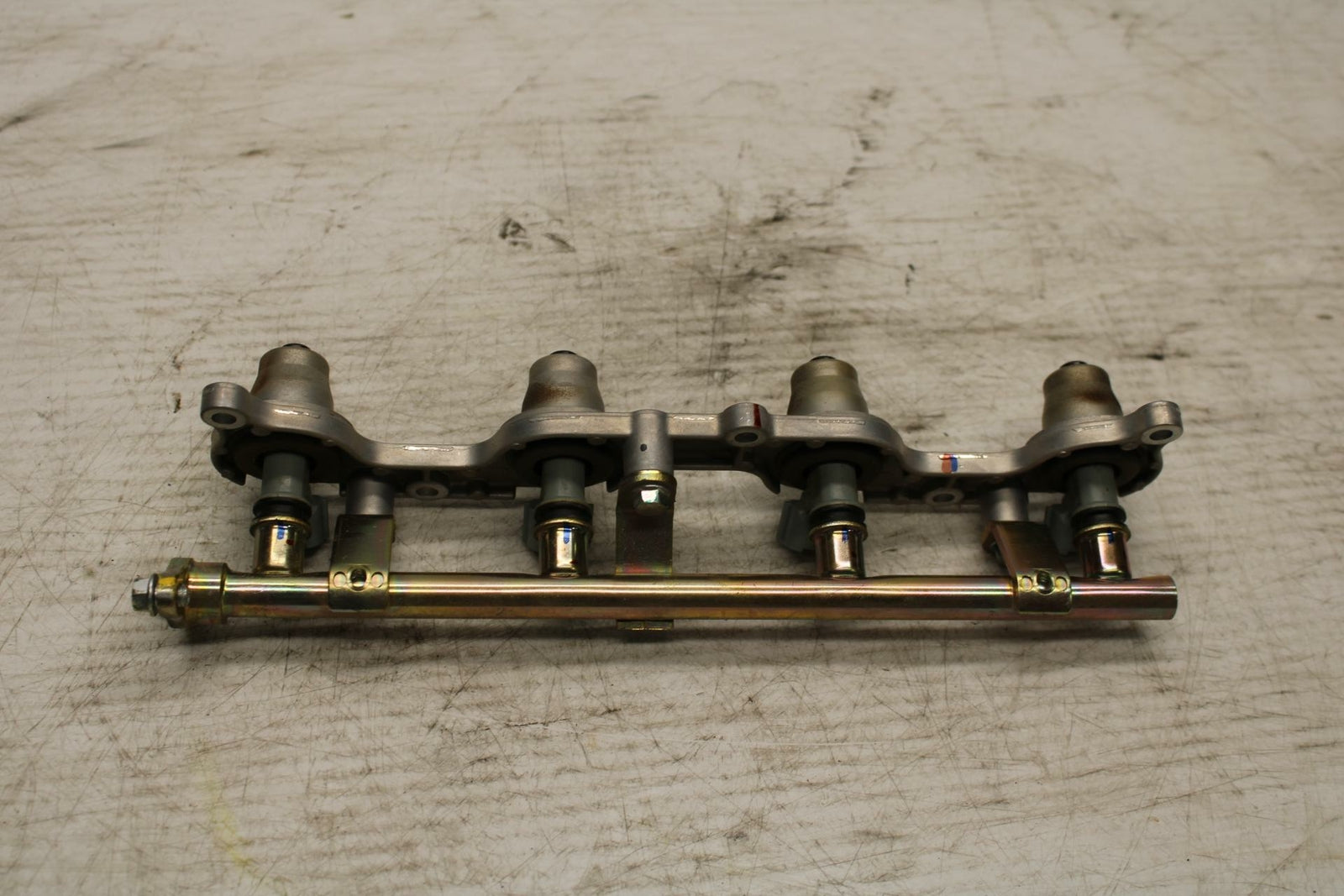 05-06 HONDA CBR600RR SECONDARY FUEL INJECTORS TOP AIRBOX GAS RAIL BB307