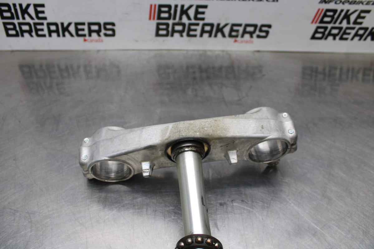 06-07 SUZUKI GSXR 600 FRONT FORKS CLAMP LOWER TRIPLE TREE STEM BB822