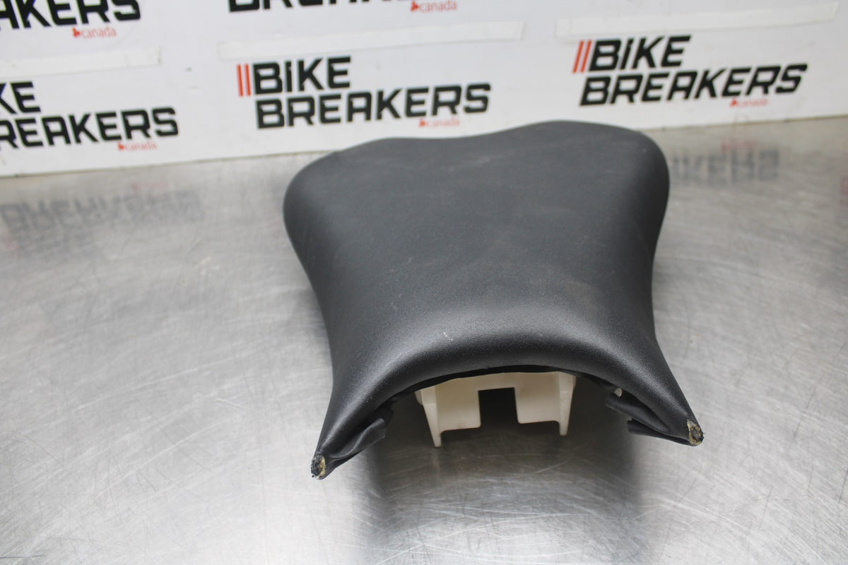 08 KAWASAKI NINJA ZX10R FRONT DRIVERS SEAT PAD SADDLE PILLION BB902