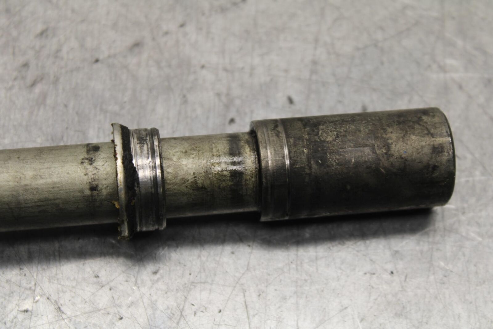 2011 Suzuki GSXR600 FRONT WHEEL RIM AXLE PIVOT BOLT 54711-14J00 BB94