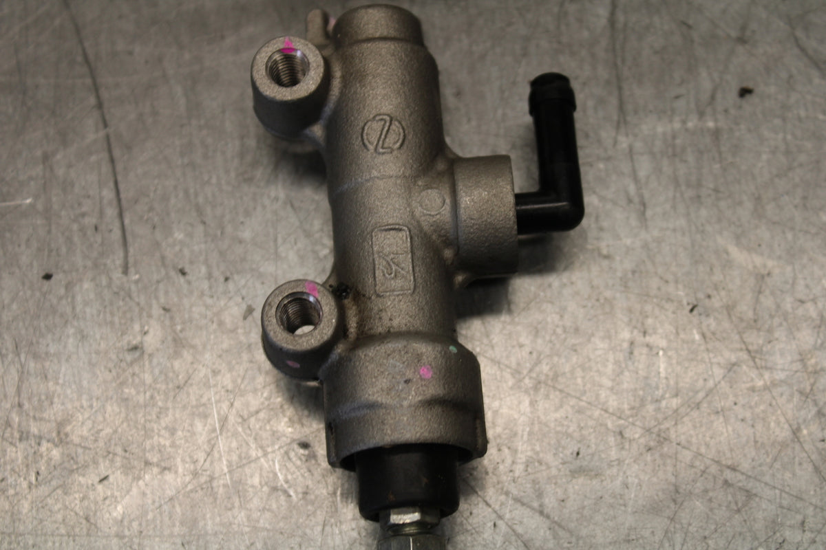 12-17 KAWASAKI ER-6N Z650 REAR BACK BRAKE MASTER CYLINDER W RESERVOIR BB709