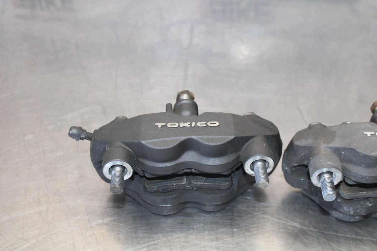 06-07 SUZUKI GSXR 600 RIGHT LEFT FRONT BRAKE CALIPER SET PAIR CALIPERS BB863