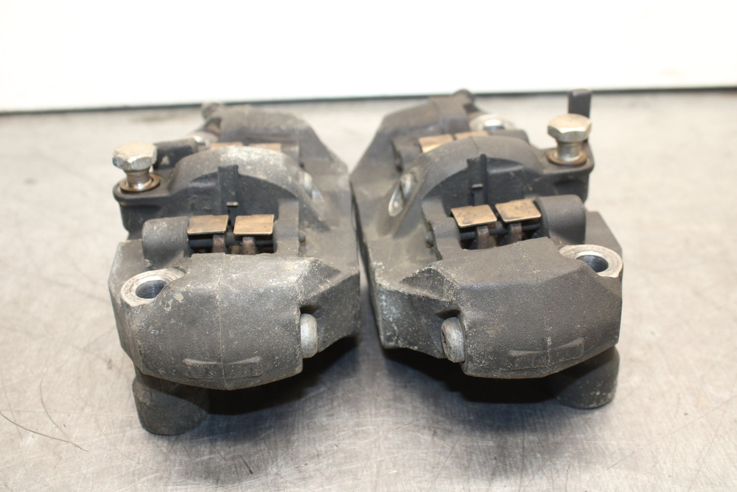 06-07 SUZUKI GSXR 600 RIGHT LEFT FRONT BRAKE CALIPER SET PAIR CALIPERS BB737