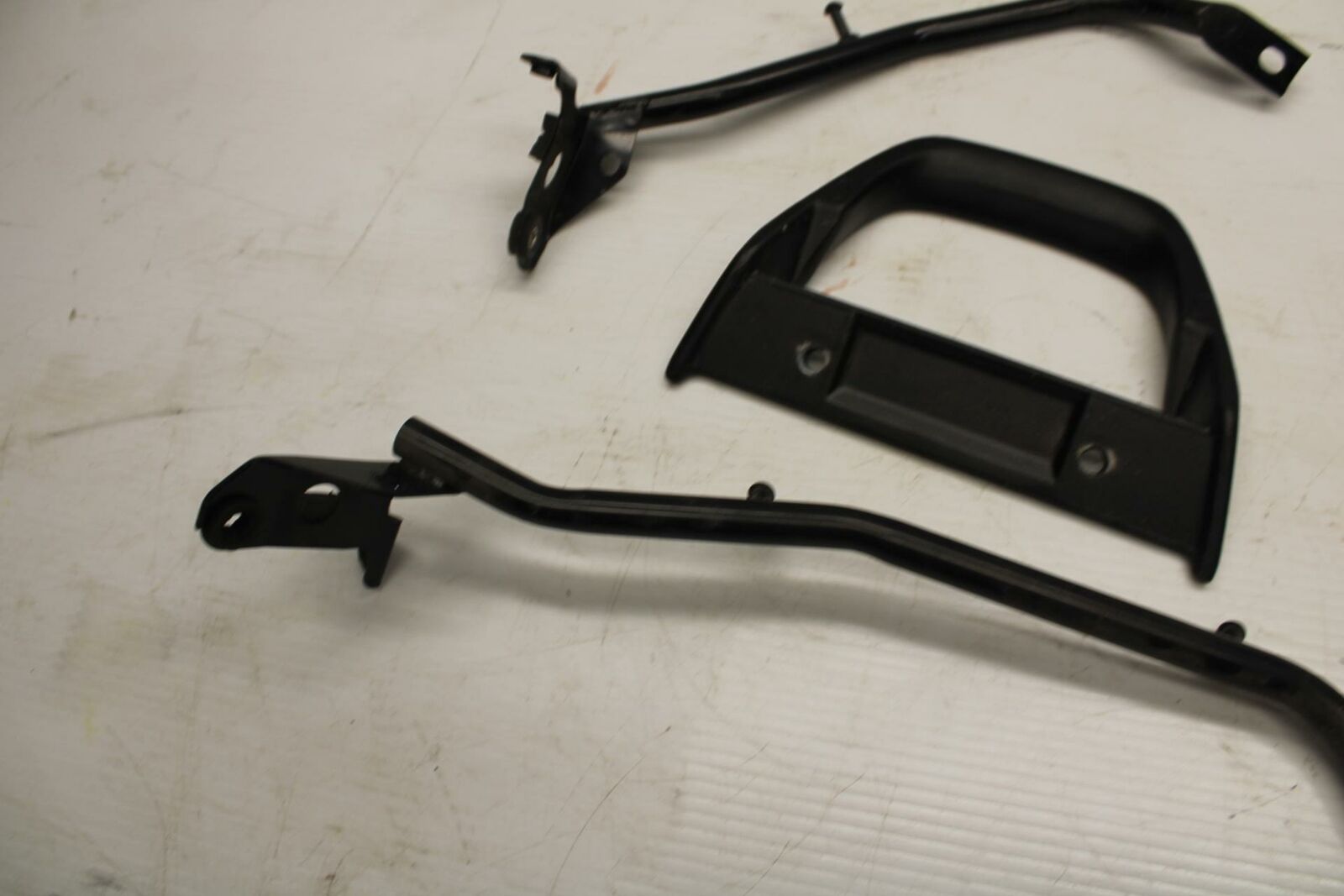 04-09 SUZUKI GS500F PASSENGER REAR SEAT GRAB BAR HANDLE SET BB278