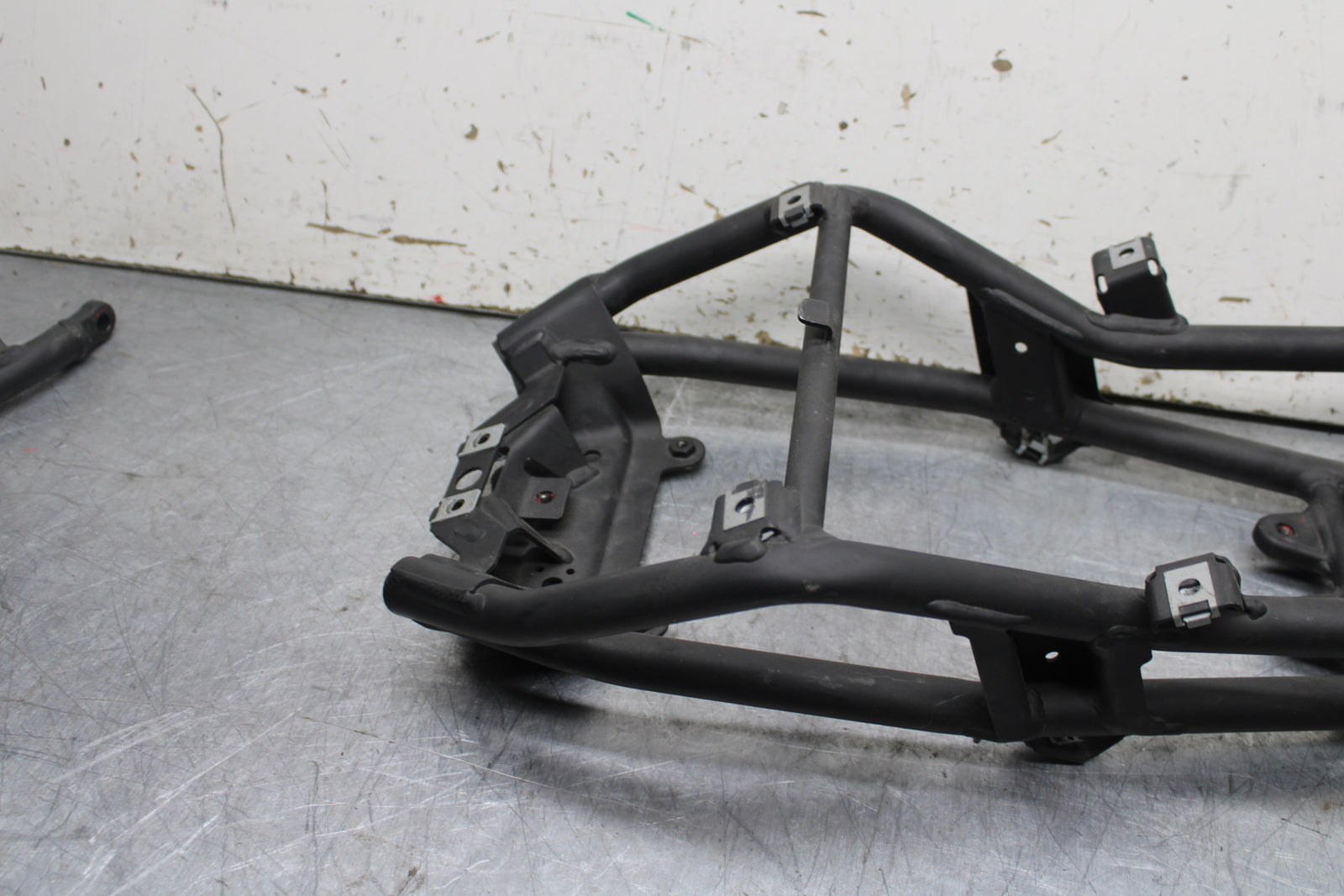 09-11 DUCATI STREETFIGHTER 1098 REAR SUBFRAME BACK SUB FRAME BB705