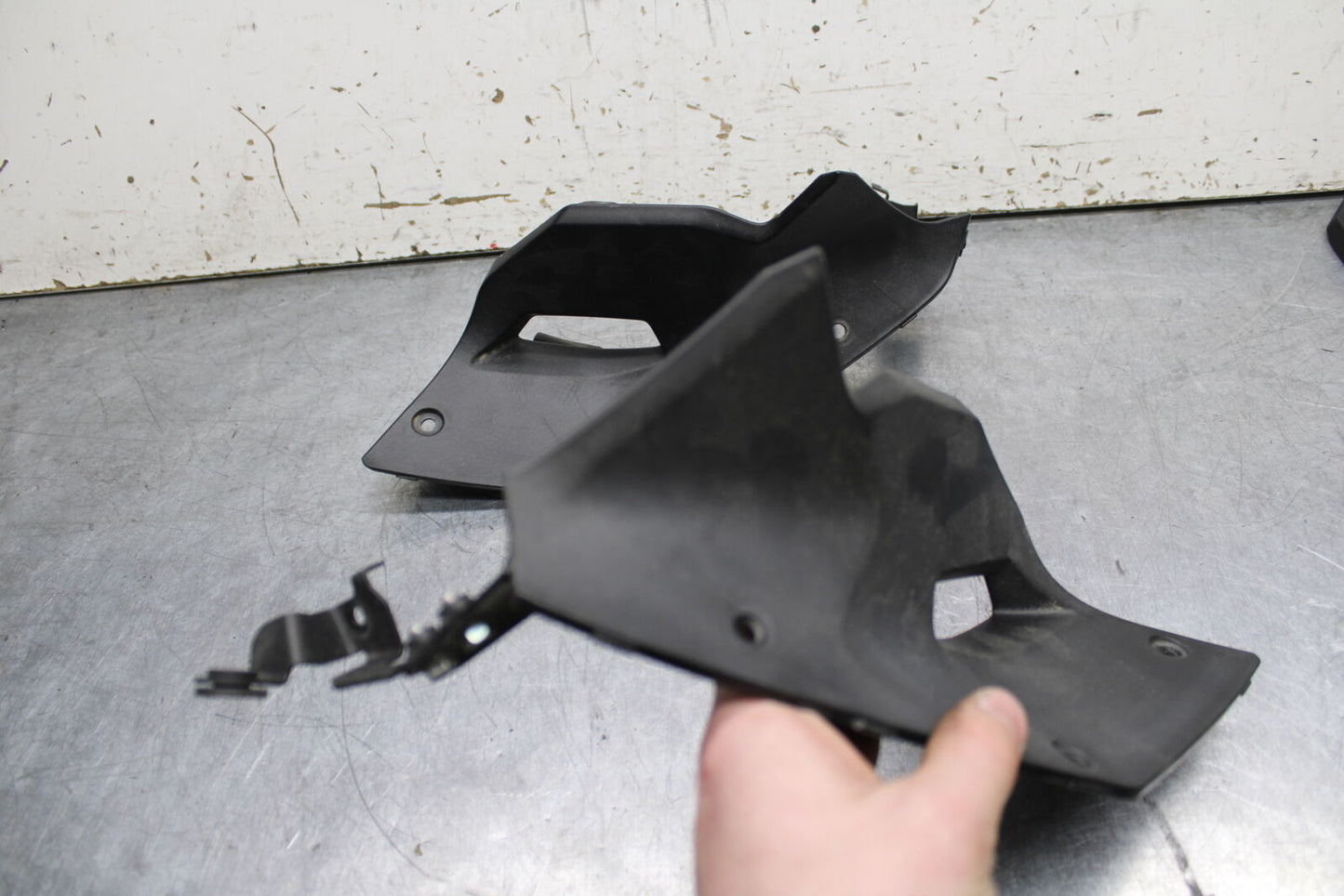 19-22 KAWASAKI Z400 RIGHT LEFT INNER FAIRINGS COWLS PANELS TRIMS BB738