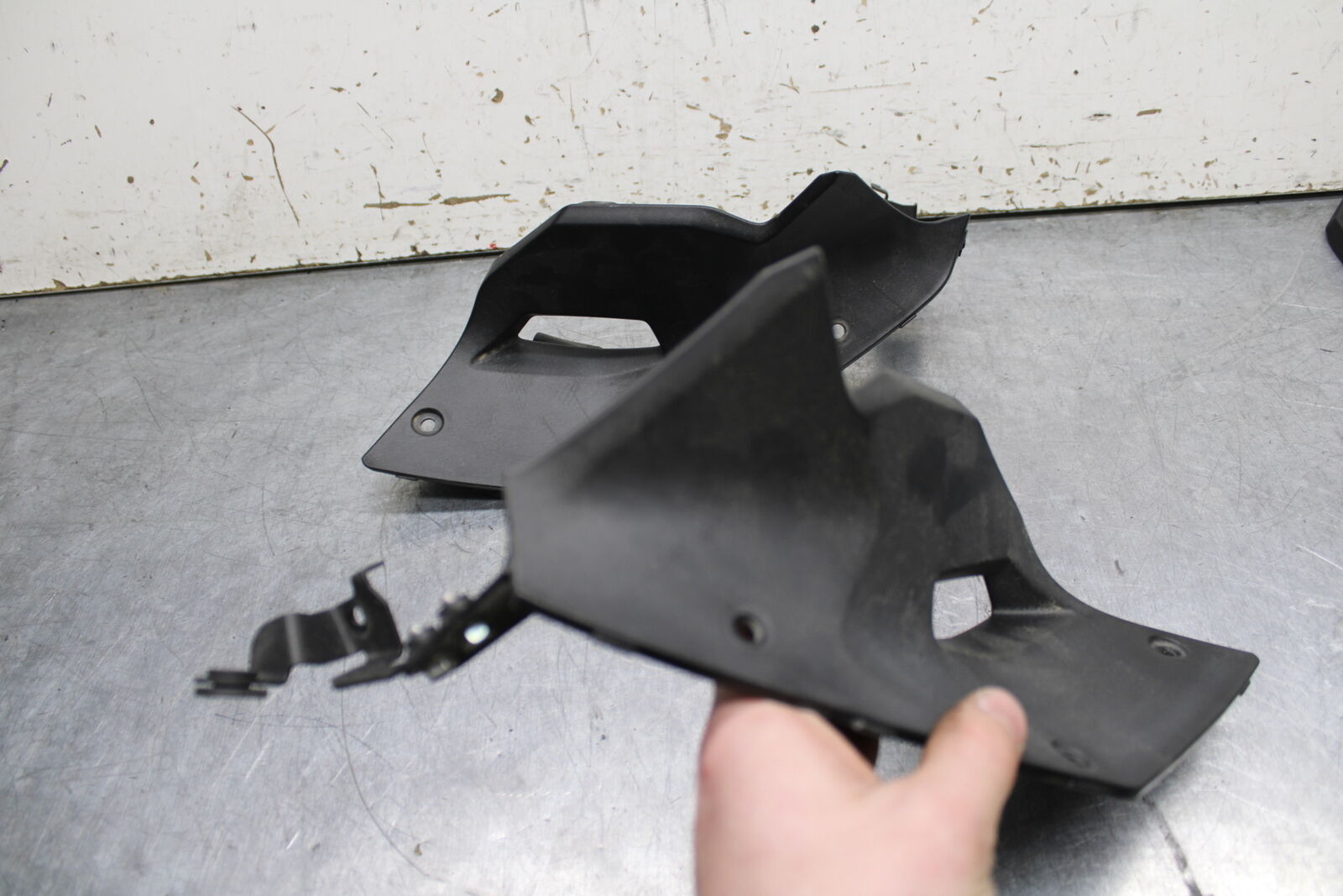 19-22 KAWASAKI Z400 RIGHT LEFT INNER FAIRINGS COWLS PANELS TRIMS BB738
