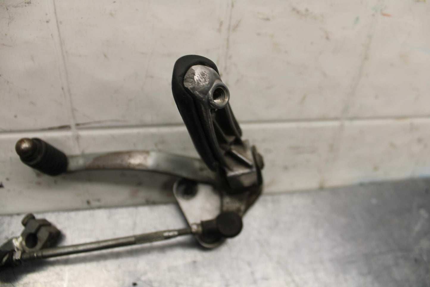 89-90 YAMAHA FZR600 LEFT REARSET REAR SET FOOT PEG W SHIFTER BB76