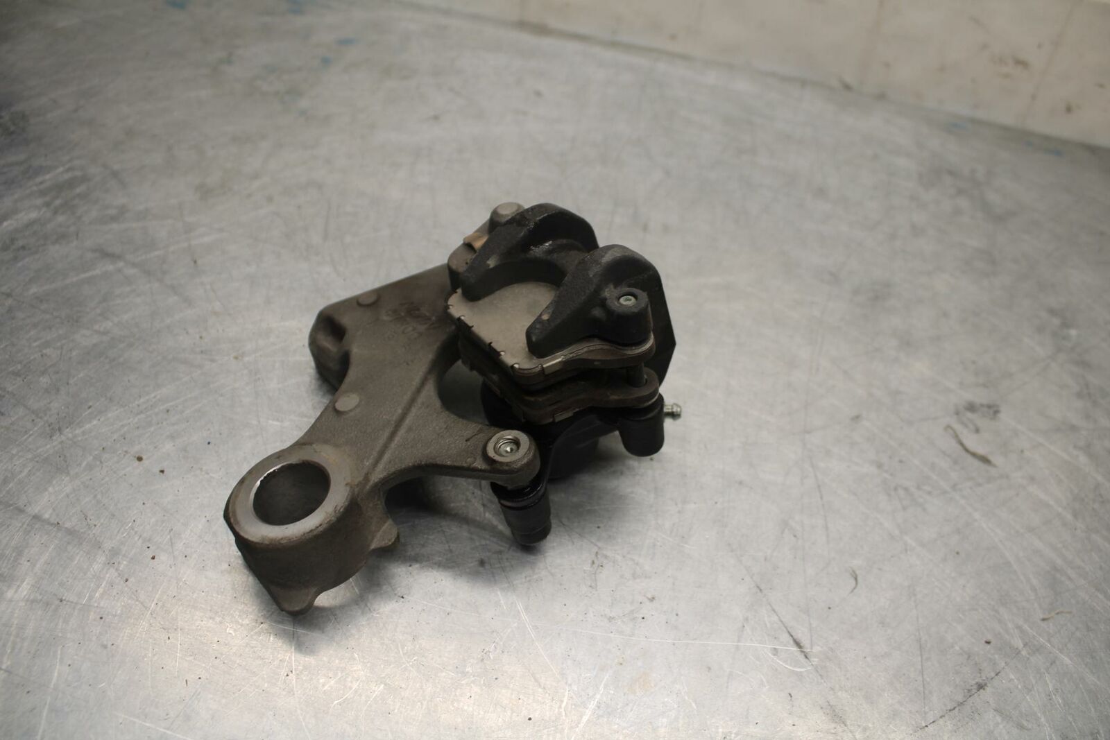 11-22 SUZUKI GSXR600 REAR BACK BRAKE CALIPER BB422