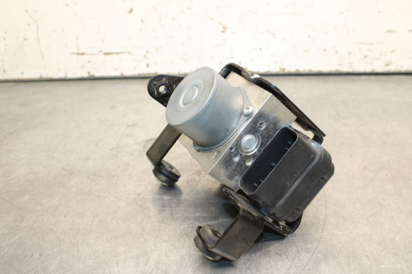 19-24 YAMAHA R3 ABS PUMP UNIT MODULE BB736