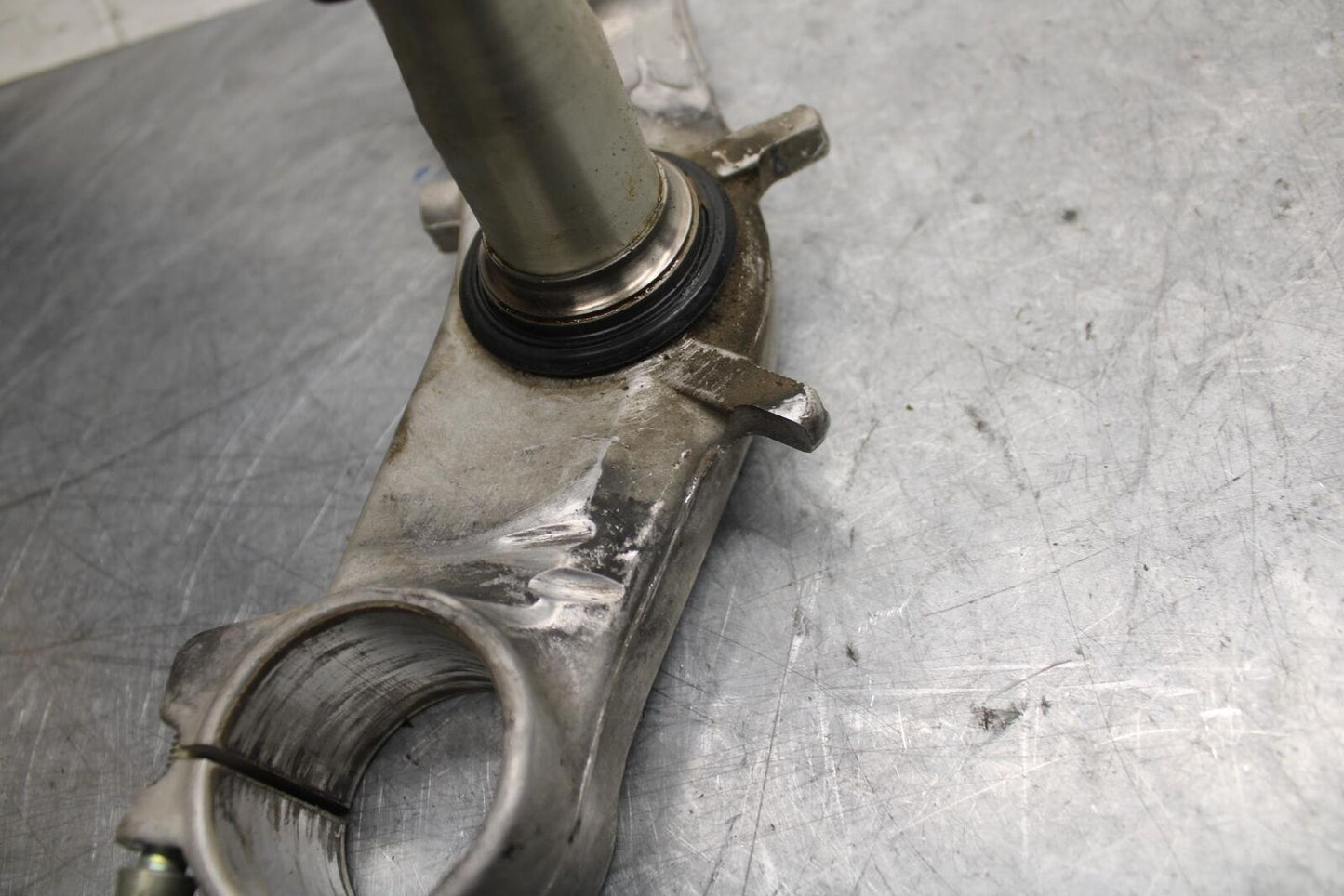 2004 Kawasaki Ninja ZX6RR ZX600M FRONT FORKS CLAMP LOWER TRIPLE TREE STEM