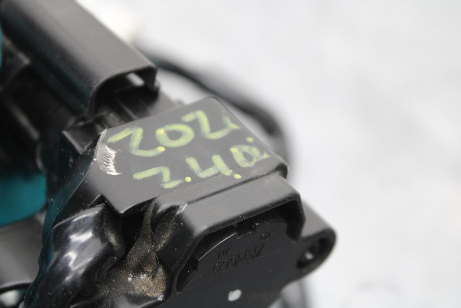 19-22 KAWASAKI Z400 IGNITION LOCK KEY SET W/ GAS CAP AND SEAT LOCK BB586