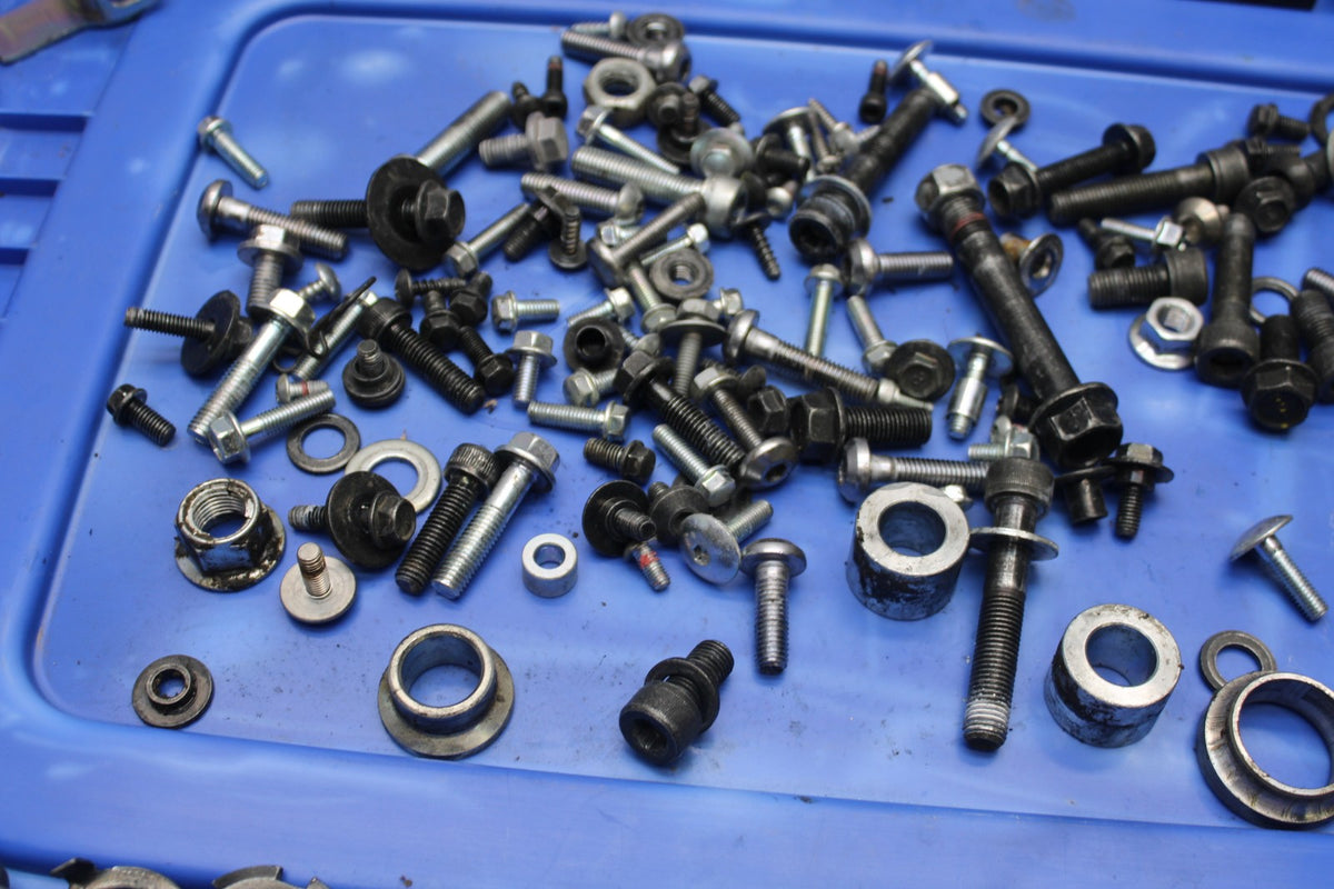 23 YAMAHA YZF R3 MOUNTING BOLTS HARDWARE MOTOR SCREWS BB806