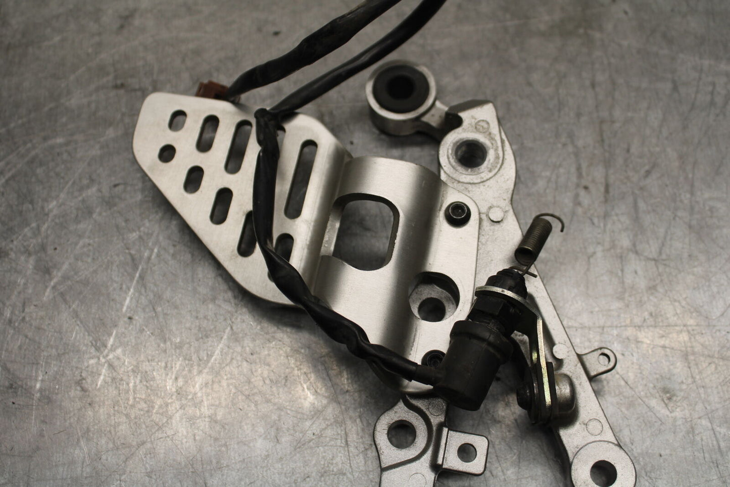 06 YAMAHA YZF R6 RIGHT LEFT REARSETS REAR SET DRIVER FOOT PEGS  BB716