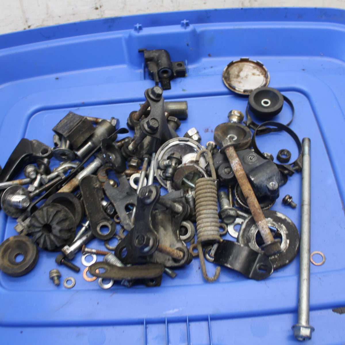 1979 Yamaha XS1100S Special LEFTOVER MOUNTING BOLTS HARDWARE SCREWS BB510