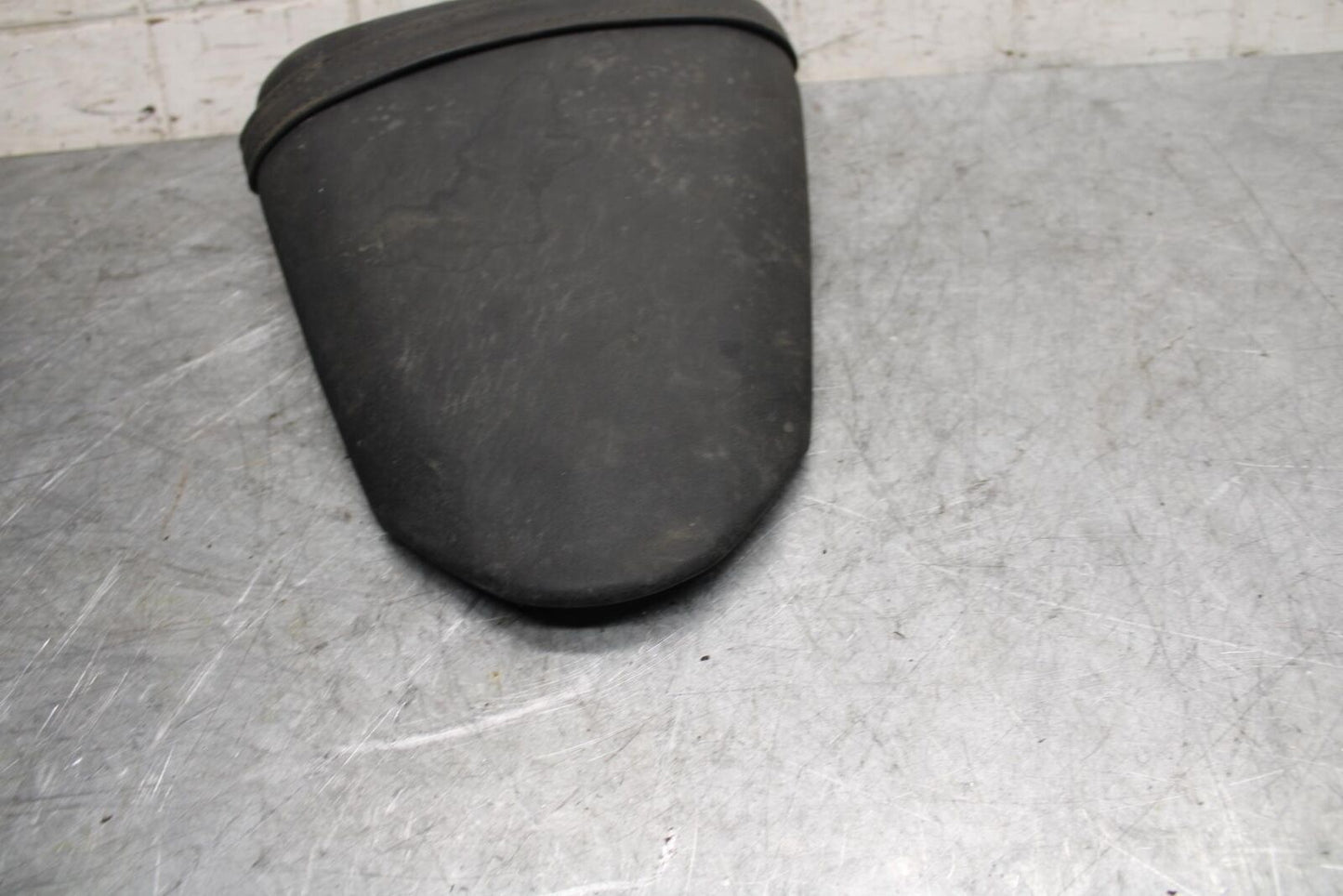 2009 Kawasaki Ninja ZX6R ZX600R REAR BACK PASSENGER TANDEM SEAT PAD SADDLE BB538