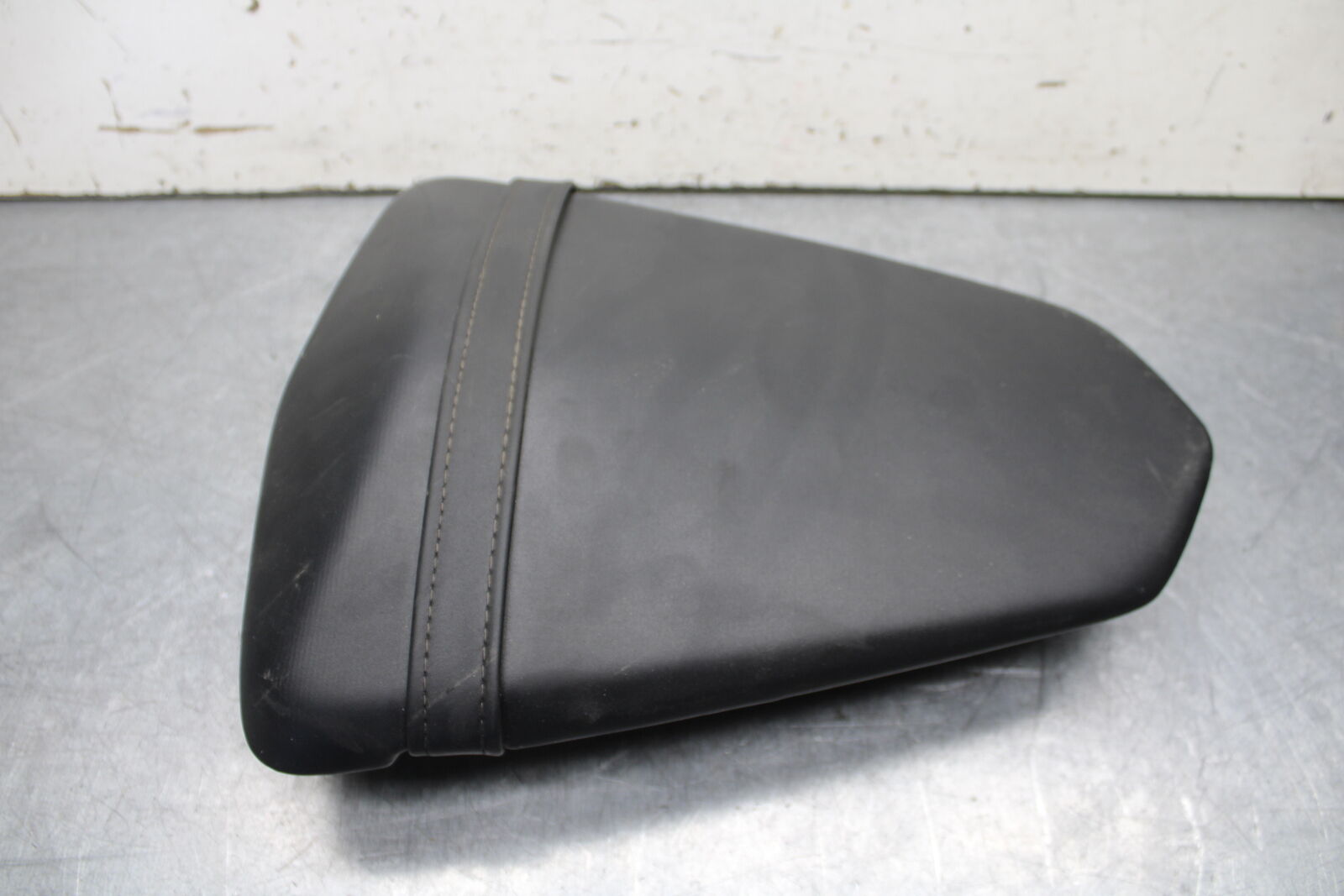 15-17 YAMAHA YZF R3 REAR BACK PASSENGER TANDEM SEAT PAD SADDLE PILLION BB651