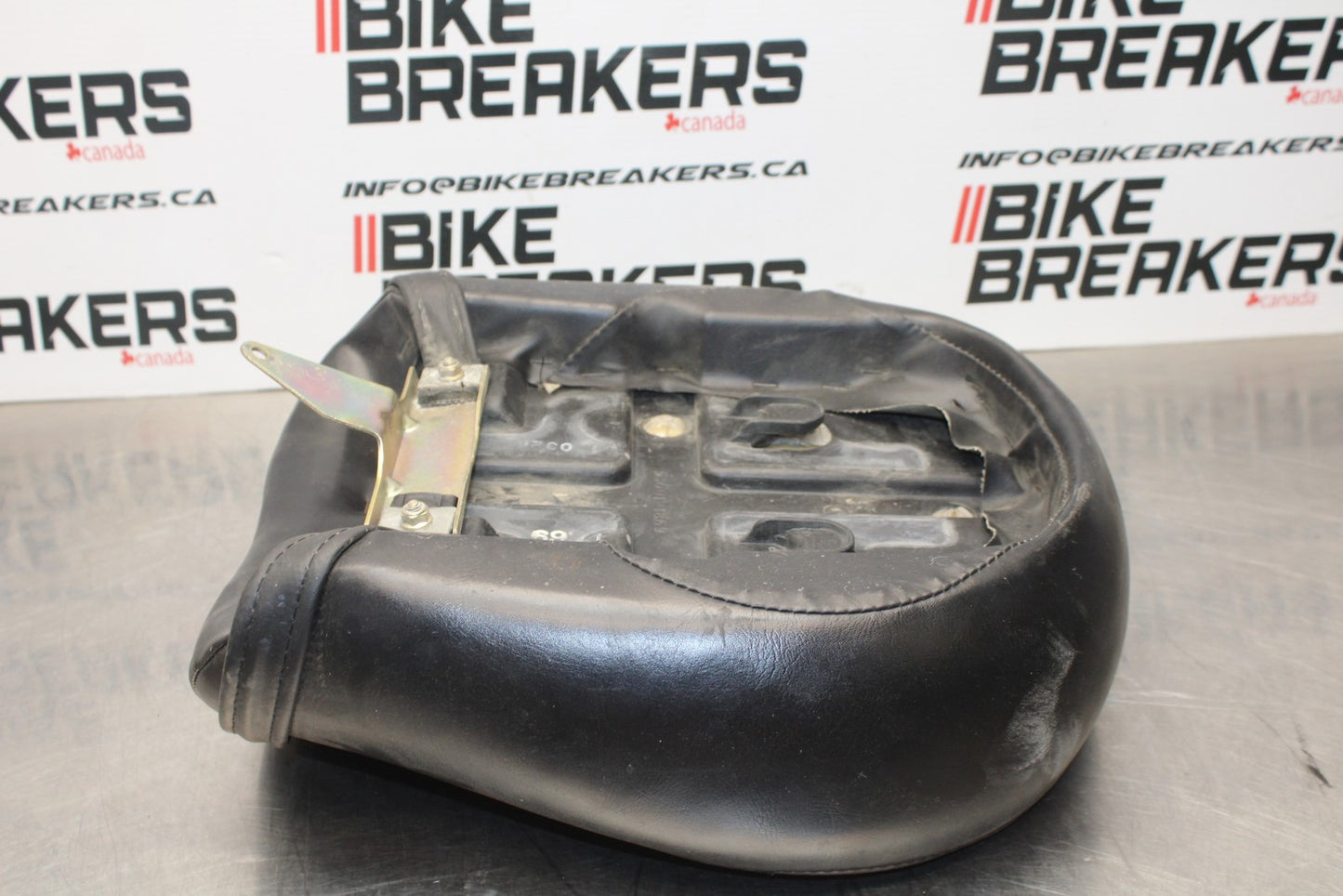 03-08 KAWASAKI VULCAN 1600 REAR BACK PASSENGER SEAT BB196