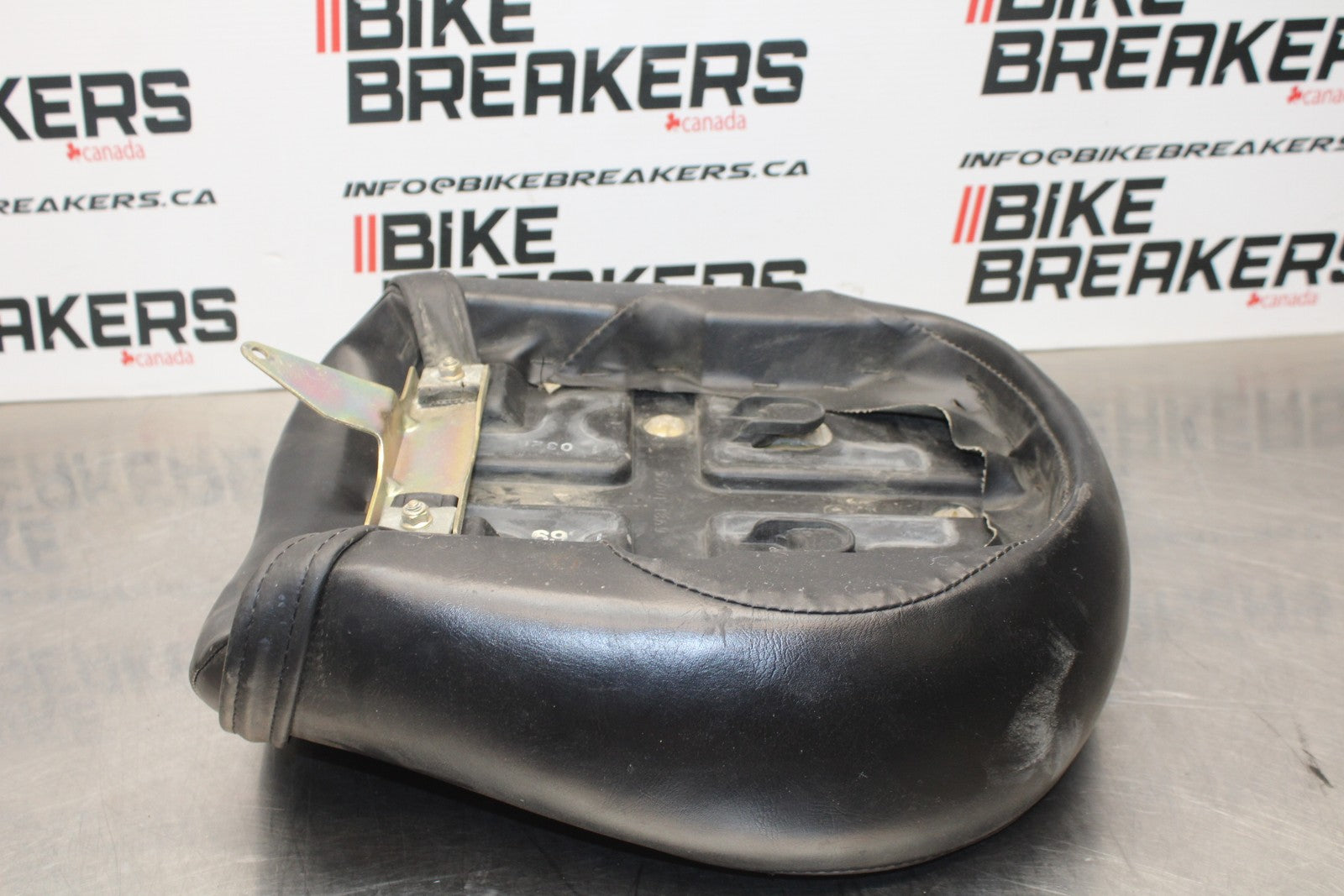 03-08 KAWASAKI VULCAN 1600 REAR BACK PASSENGER SEAT BB196