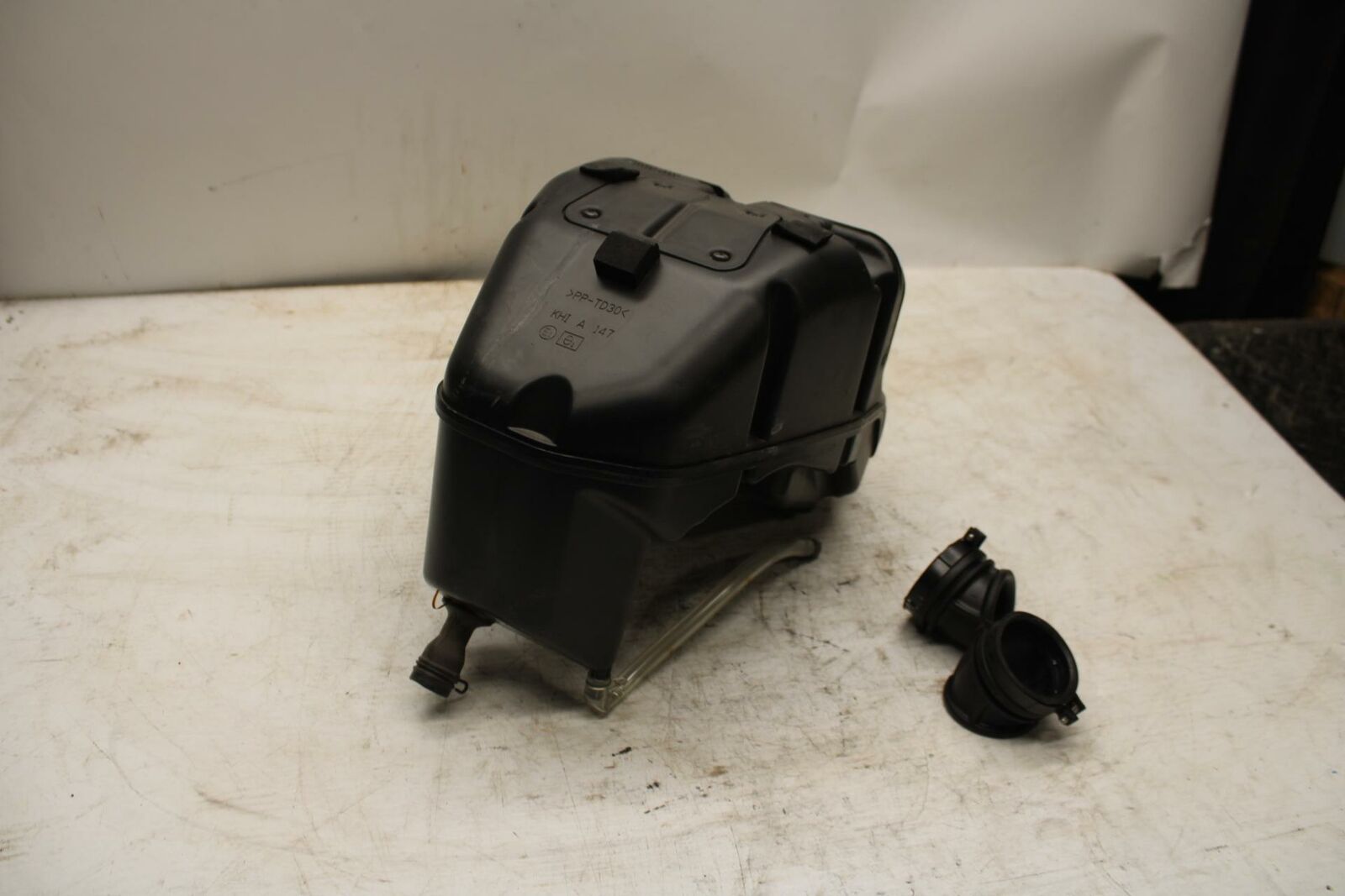 11-12 KAWASAKI NINJA 400 EX400 C AIRBOX AIR INTAKE FILTER BOX BB358