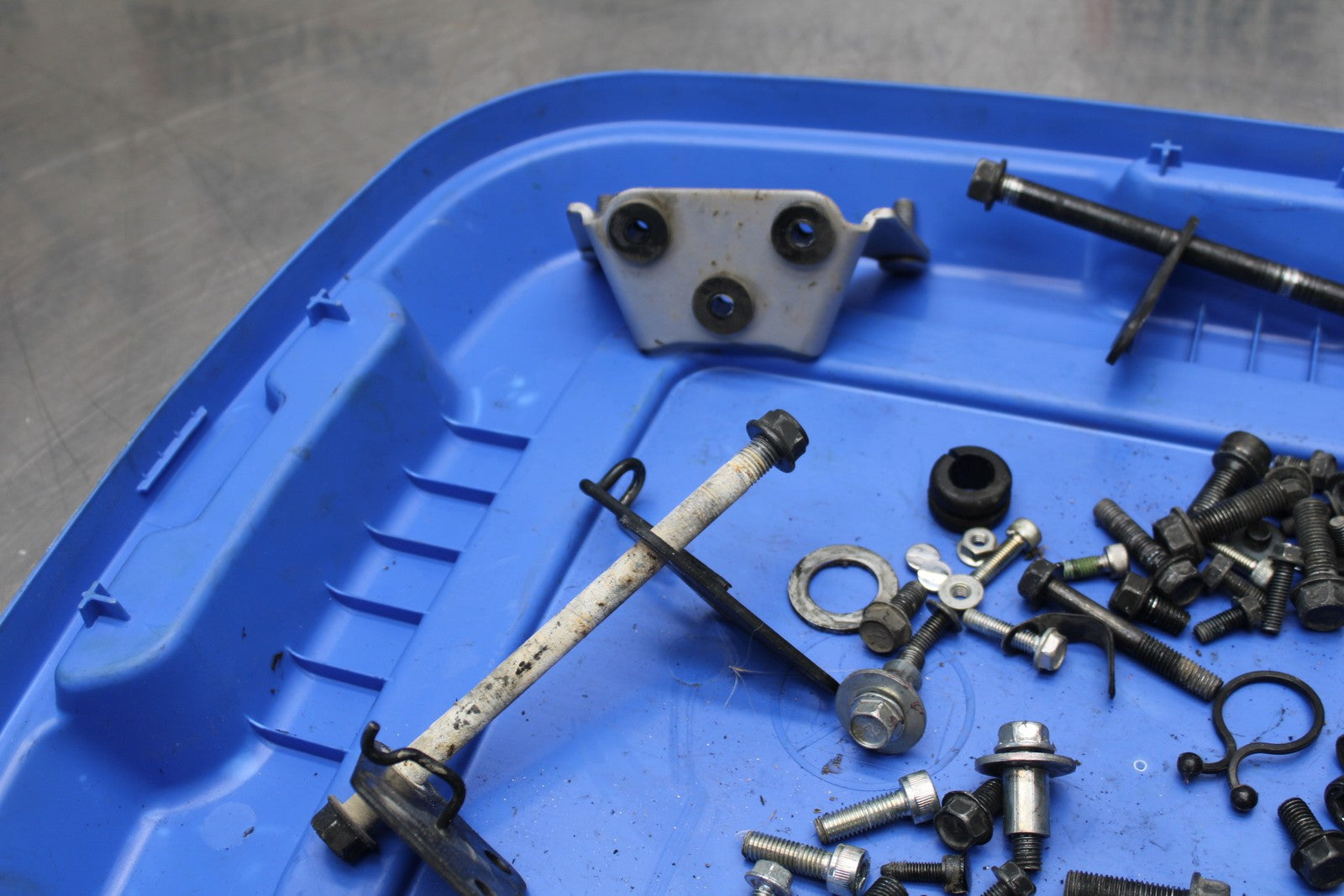 08 KAWASAKI VULCAN 900 MOUNTING BOLTS HARDWARE MOTOR SCREWS BB184