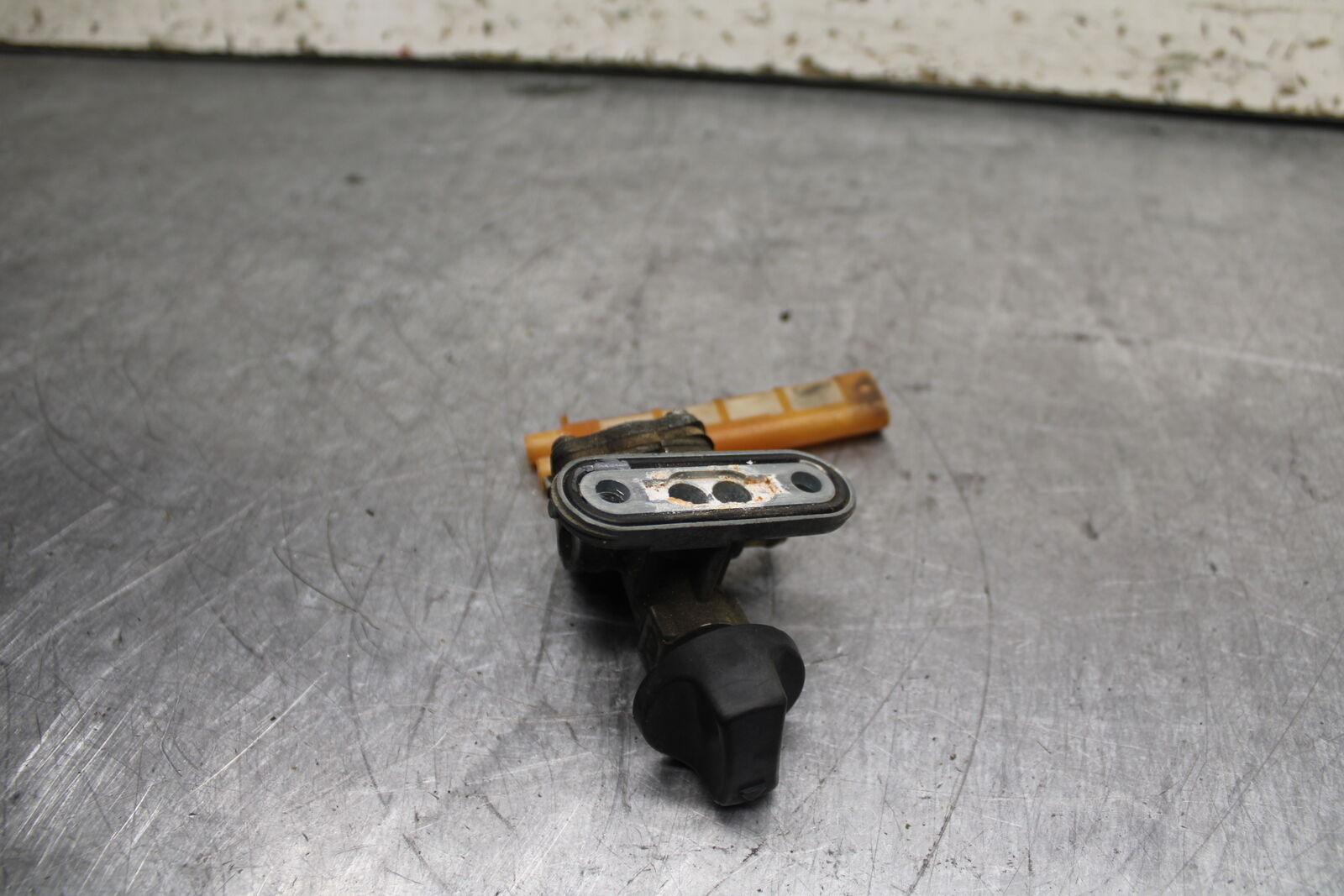 04-05 SUZUKI KATANA 750 GSX750F FUEL GAS TANK PETCOCK SHUT ON OFF VALVE BB110