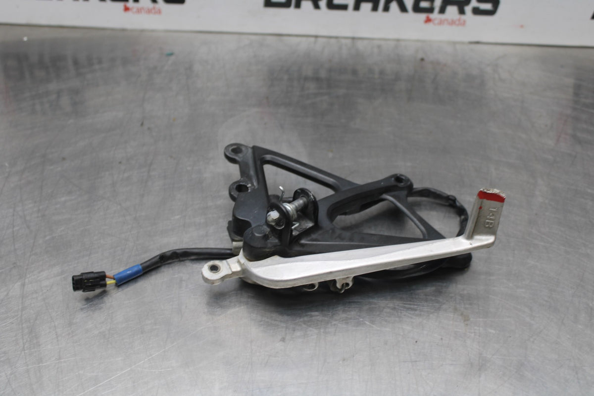 13 YAMAHA YZF R1 RIGHT REARSET REAR SET DRIVER FOOT PEG REST STOP BB781