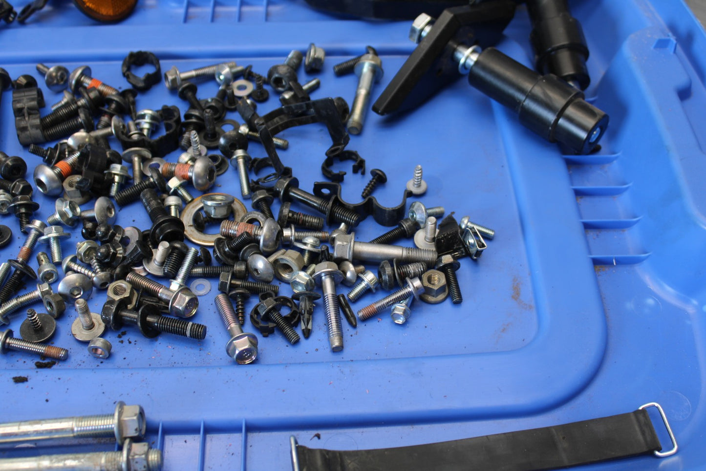 22-25 YAMAHA YZF R7 MOUNTING BOLTS HARDWARE MOTOR SCREWS BB176