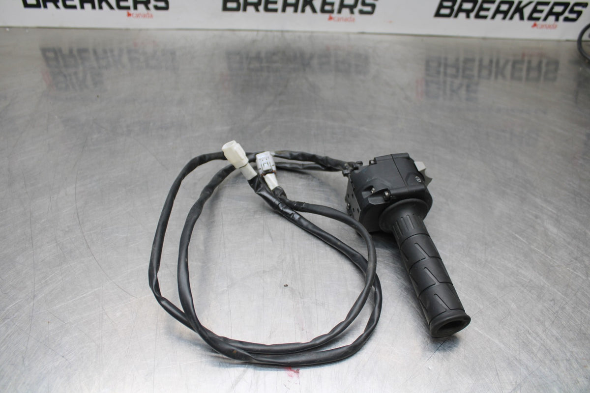22 KAWASAKI NINJA 1000SX RIGHT CLIP ON HANDLE KILL OFF START SWITCHES BB780