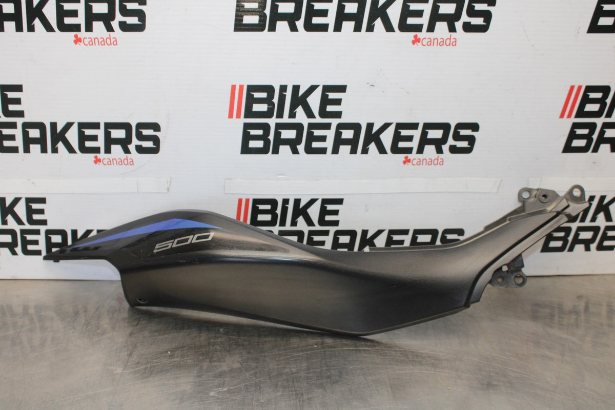 24-25 KAWASAKI NINJA 500 ABS RIGHT REAR BACK TAIL FAIRING COWL SHROUD BB899