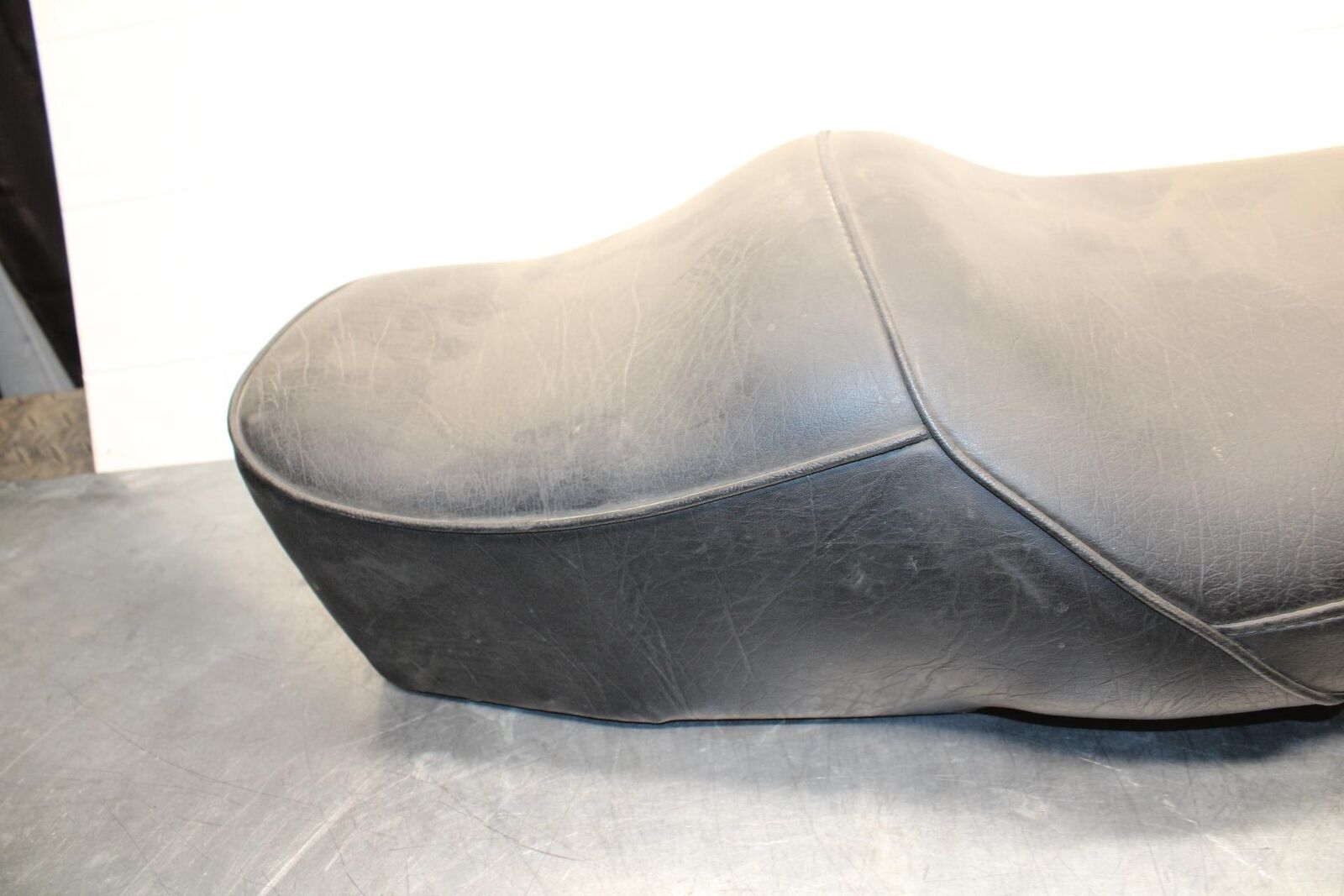 75 SUZUKI GT 550 FRONT REAR SEAT SADDLE BB72 
