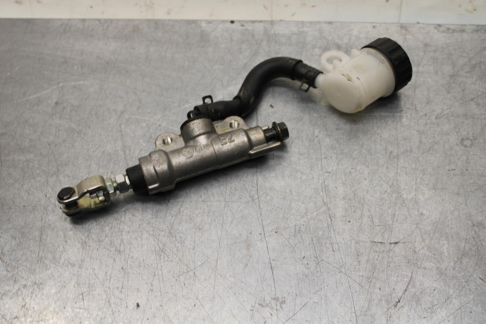 2001 Suzuki GSXR600 REAR BRAKE MASTER CYLINDER W RESERVOIR 69600-33C00 BB584