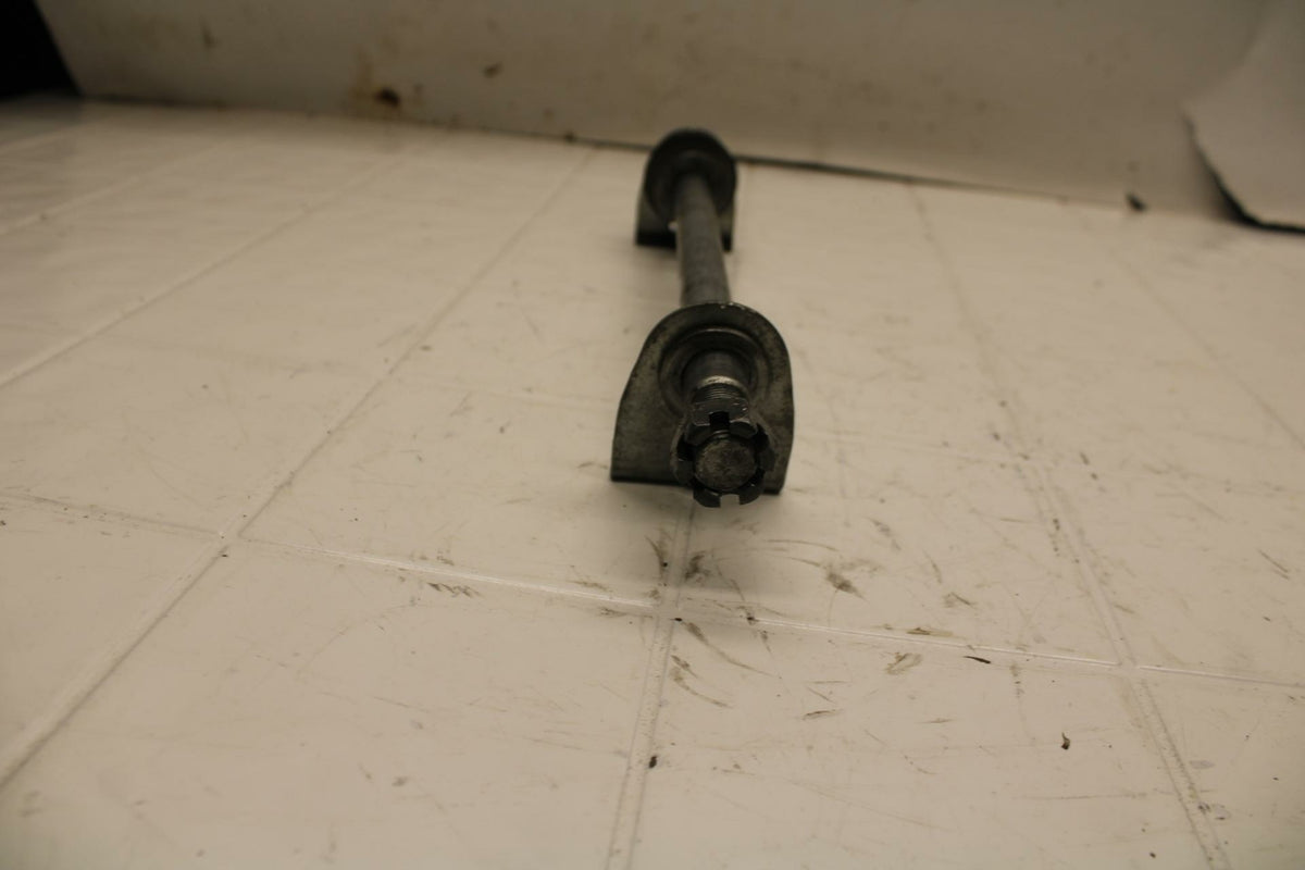 04-05 SUZUKI KATANA 600 REAR AXLE BACK WHEEL RIM PIVOT BOLT AXEL BB09