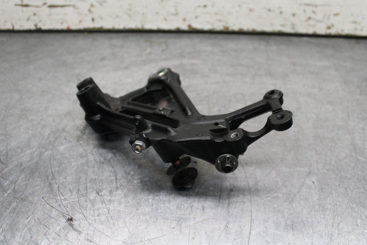 17-24 KTM 390 DUKE RIGHT REARSET REAR SET DRIVER FOOT PEG BRACKET MOUNT BB734