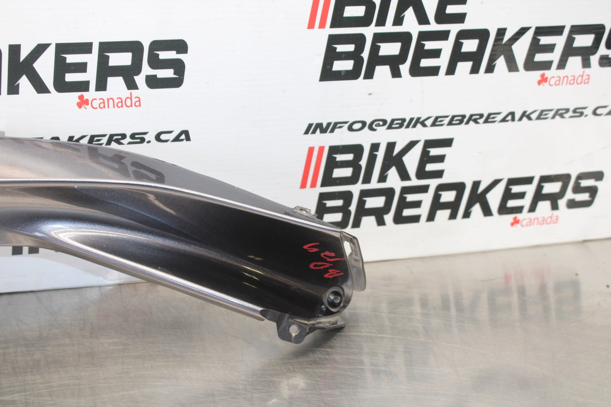 06-07 YAMAHA YZF R6 RIGHT FRONT UPPER SIDE FAIRING COWL PLASTIC BB00