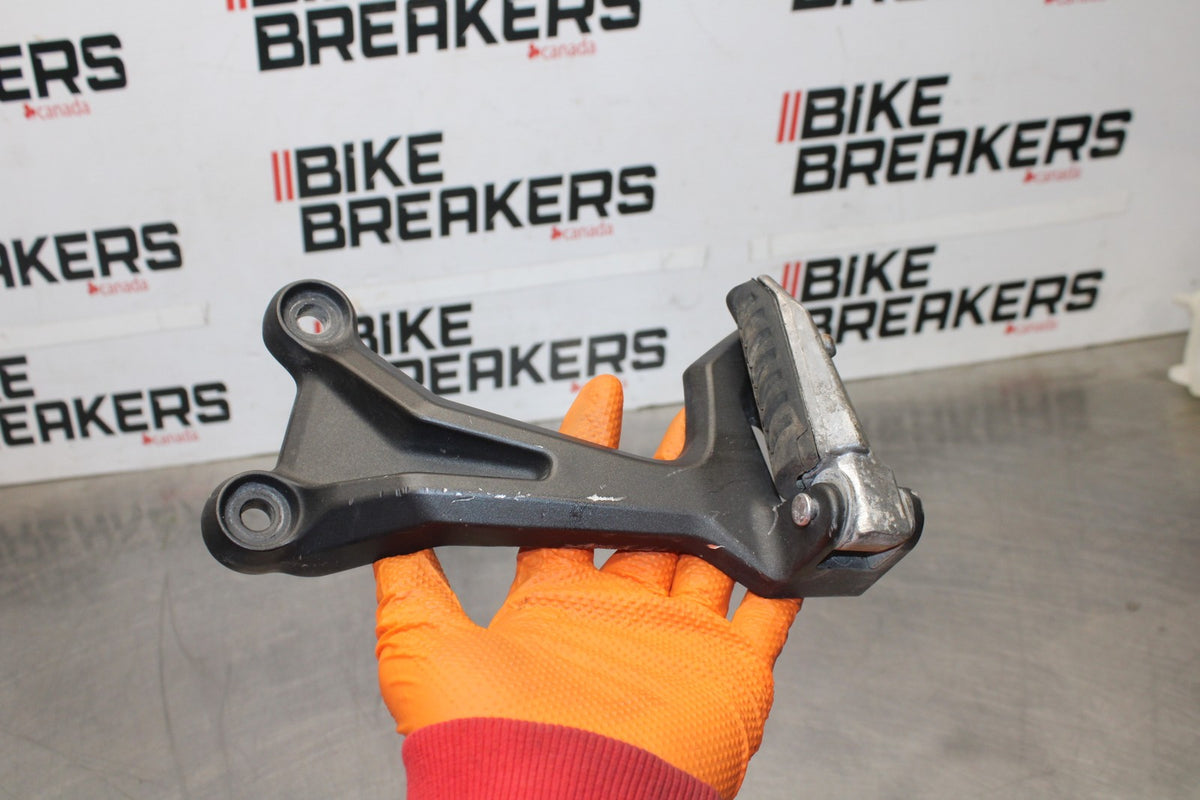 23 KAWASAKI NINJA 650 EX650 LEFT REAR BACK PASSENGER PEG BB920