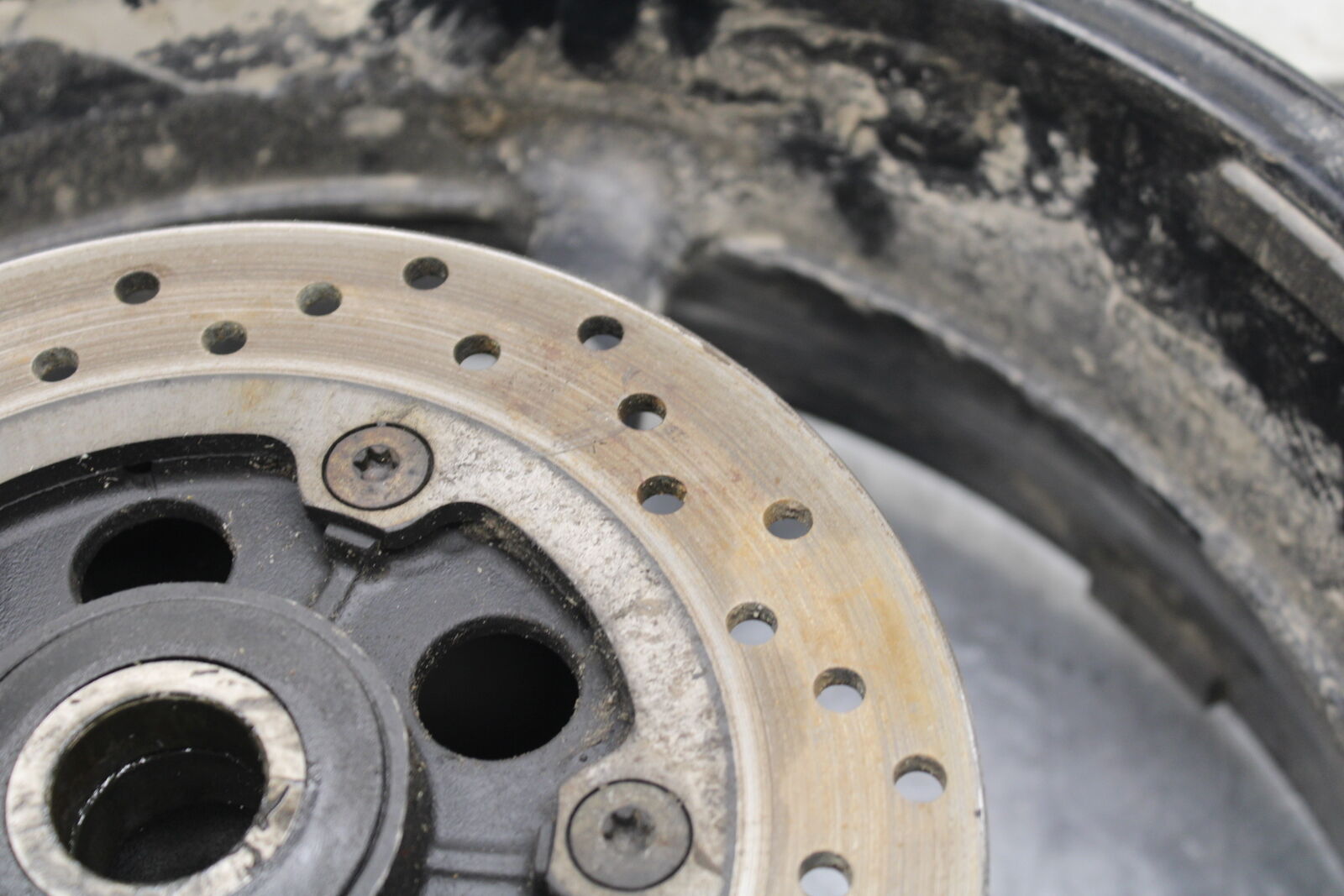 06-07 YAMAHA YZF R6 REAR WHEEL BACK RIM AND ROTOR BB742