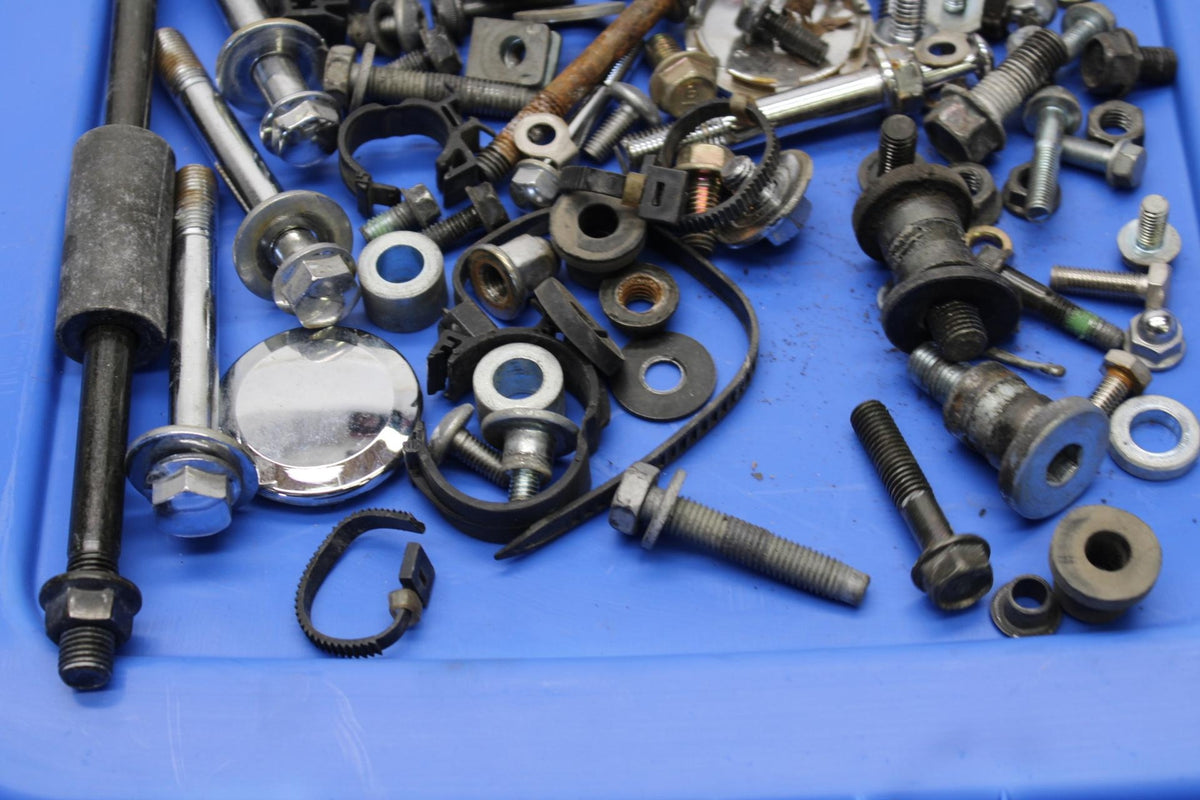 01-02 HONDA SHADOW SPIRIT 750 MISCELLANEOUS MOUNTING BOLTS HARDWARE MOTOR  BB632